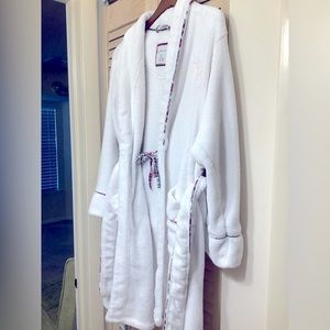 TOMMY HILFIGER luxury plush robe!